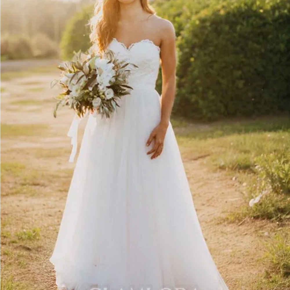 Romantic Strapless Sweetheart Wedding Gown in White